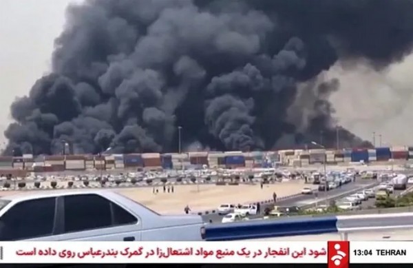 İran'da şiddetli patlama! Dumanlar gökyüzünü kapladı